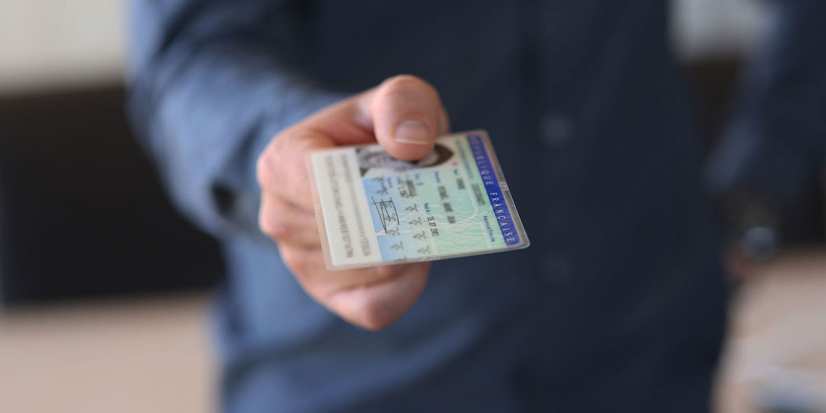 Universal Smart Cards Identification